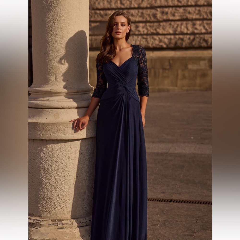 LA FEMME GOWN WITH LACE SLEEVES LACE MOTB MOTG NAVY BLUE NWT